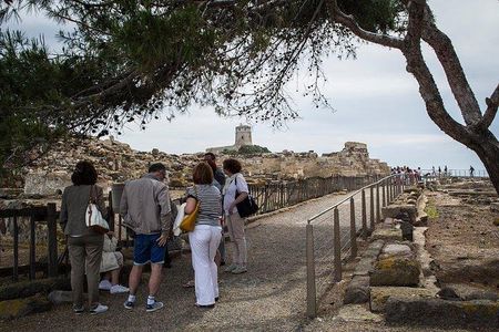 Archaeological tour of Nora