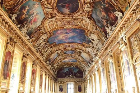 Semi-Private Louvre Masterpieces with Reserved Entrance Time