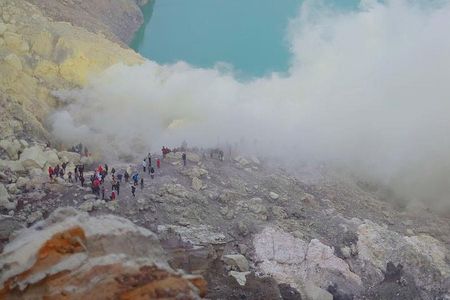 Guided Tour to Ijen Crater Blue Fire