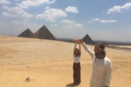 Day Tour To Pyramids of Giza and Egyptian Museum 