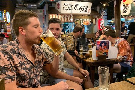  Osaka: Private Food Tour & Bar Hopping in Namba