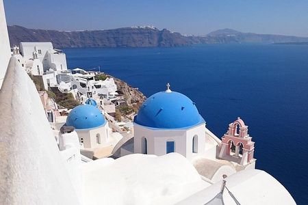 Private Full-Day Sightseeing Tour in Santorini with a Local