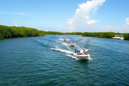 Live the AMAZING EXPERIENCE driving your own Speedboat and Snorkel in CANCUN.