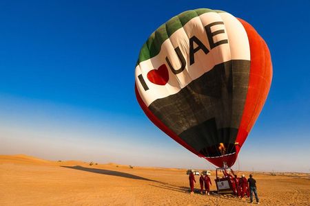 Hot Air Balloon Ride With Gourmet Breakfast & Falcon Show