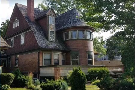 Private Frank Lloyd Wright Architectural Tour by Luxury Vehicle