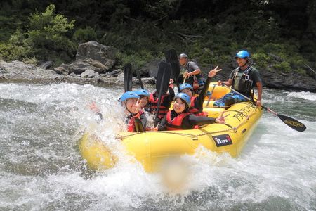 Local half past 12 meeting, rafting tour half day (3 hours)