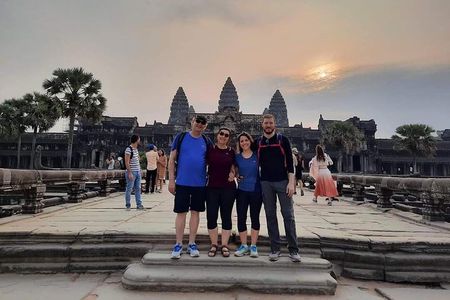 Angkor Wat Sunrise and Sunset With Guide