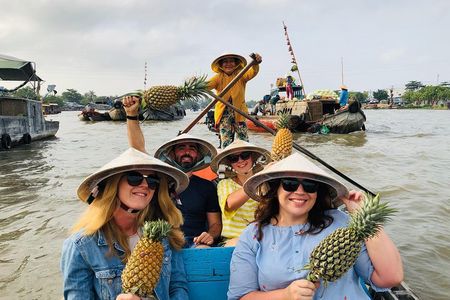The hidden Fabulous Floating Market and Small Canal