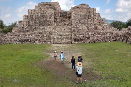 A not crowded Archaeological tour in Cañada de la Virgen