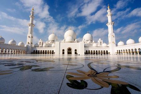 Abu Dhabi, Shiekh Zayed Mosque And Ferrari World Tour