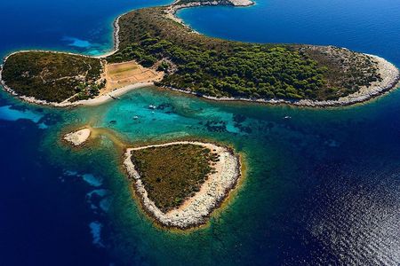 5 islands Private Boat Tour:Blue Cave,Hvar&Pakleni islands