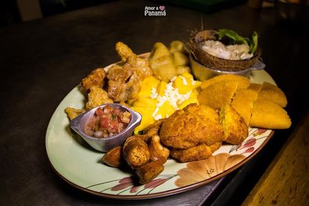 Panamanian Dinner and Folkloric Show Ticket with Pickup