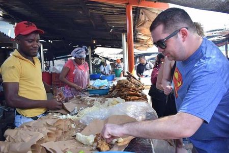 Local immersion in the Bazurto Market