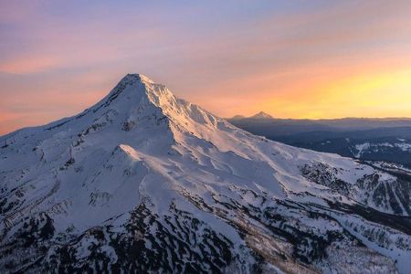 Mt. Hood & Multnomah Falls Scenic Flight by Envi Adventures
