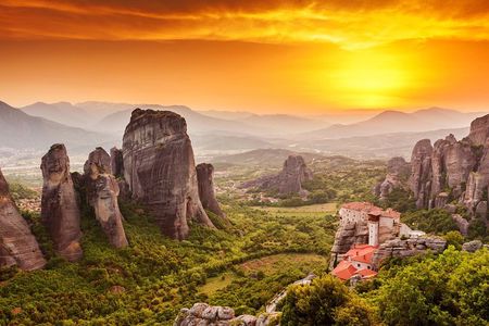 Mercedes Private Tour to Meteora - Thermopylae 300 SPARTANS