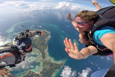 Skydive Fiji Radical 10000ft Tandem Jump (30 seconds free fall)