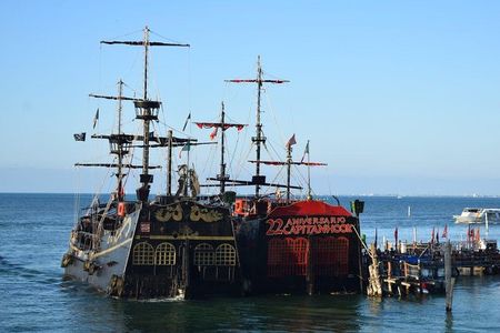 Pirate Galleon in Cancún 2X1 - Pirate Show & Dinner with Open Bar