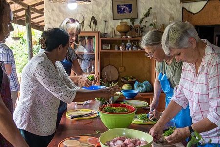 Explore Colombo City with Culinary Experience at Famous Restaurant 