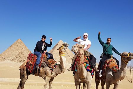 Giza Pyramids, Egyptian Museum and old Bazaar Day Tour