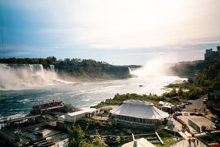 Toronto to Niagara Falls Early Bird Small Group Tour w/Boat Ride