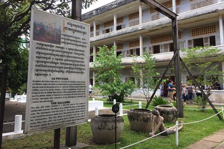 Private 2 Days Tour to Phnom Tamao Zoo & Killing Field