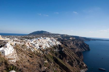 Visit the Highlights of Santorini island.