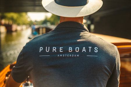 The Ultimate Amsterdam Canal Cruise - 2hr - Small Group with Drinks & Snacks