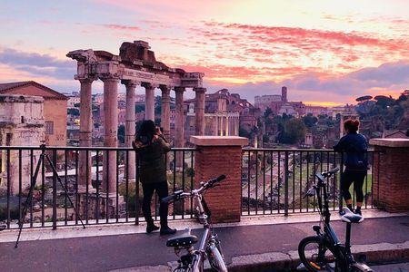 Sunrise in Rome: E-Bike tour with Italian Breakfast