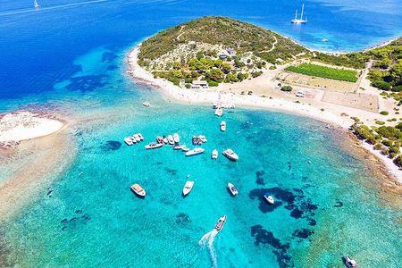 Blue cave group tour with swimming and snorkelling from Hvar