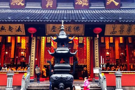 3-Hour Shanghai Jade Buddha Temple Tour with Calligraphy Experience 