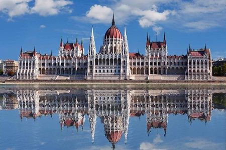 Budapest Private Historical tour with Parliament Entry Option