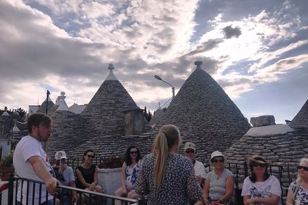 Private Wine Tour from Ostuni with Lunch including Alberobello and Locorotondo