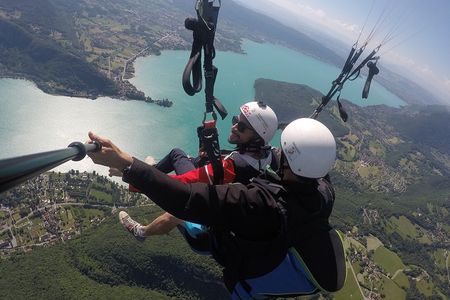 Paragliding Performance flight over the magnificent Lake Annecy