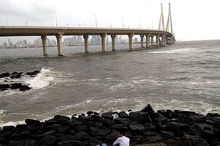 North Mumbai City with Bollywood Studio Tour in Private Vehicle