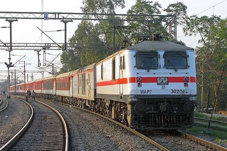 All-Inclusive Taj Mahal Day Tour from Delhi by Express Train