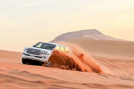 7-hour Small Group 4x4 Desert Safari Tour with Buffet Dinner in Dubai