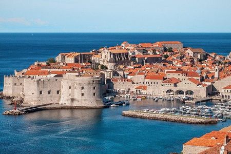 Private 3 hours walking tour of the Old Town with transfer