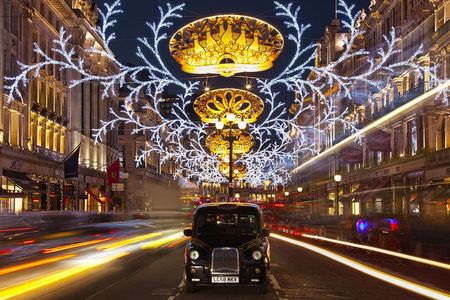 London by Night Bus Tour with Christmas Lights and Live Guide