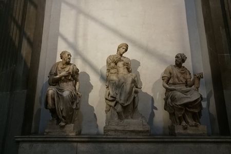 Florence: 1.5 hour Medici Chapels monolingual small-group guided tour 