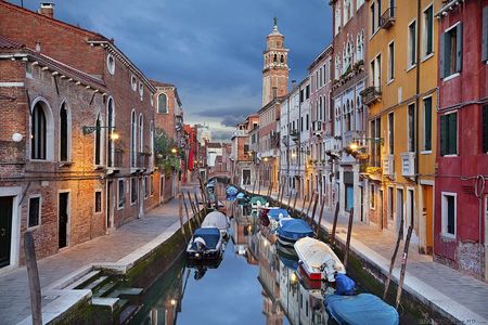 Venice Hidden Gems and Secrets Tour with a Local in Small Group