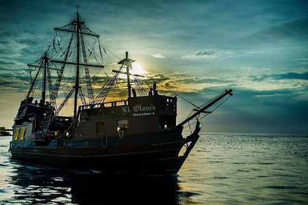 Pirate Ship Show and Dinner, Premium Openbar in Cozumel