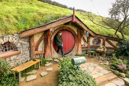 Rotorua to Auckland via Hobbiton Tour with Lunch - One Way