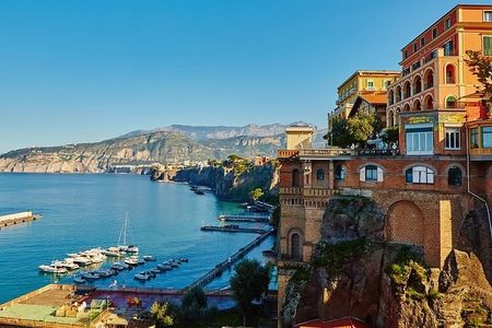 Sorrento Private Walking Tour with Guide and Limoncello Tasting 