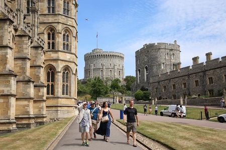Windsor Castle Private Tour in Executive Vehicle With Admission