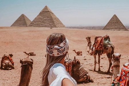 Cairo: Half Day Pyramids Tour by Camel or Horse Carriage
