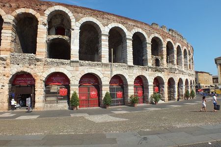 Private Day Tour from Venice to Verona with local tour guide and fast trains