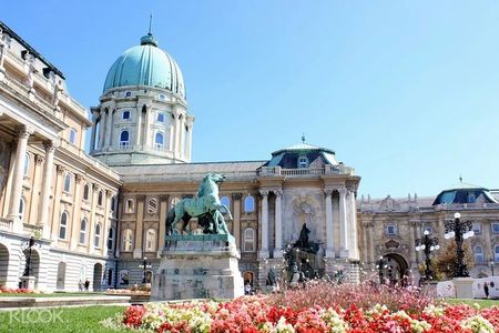 Buda Castle walking tour and Budapest Evening cruise package