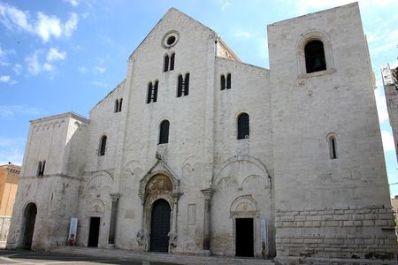 Bari Walking tour in small group 