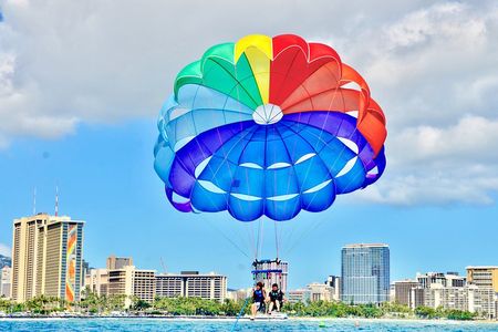 Hawaiian Parasailing in Waikiki