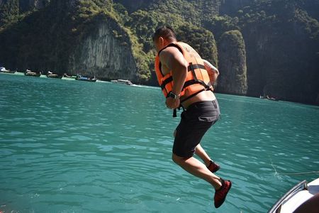 Phi Phi Islands Speedboat Full-Day Tour from Phuket+ Buffet Lunch